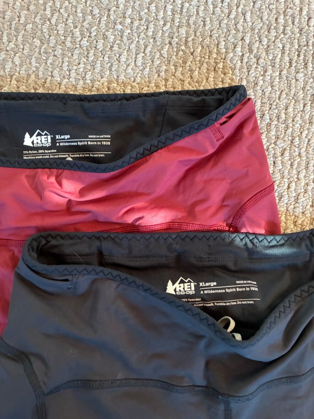 2 XL REI Co-Op Activewear Black Red Knee High Shorts w/Exterior Pockets -EUC - Picture 2 of 7